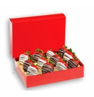 Strawberries in chocolate with stripes