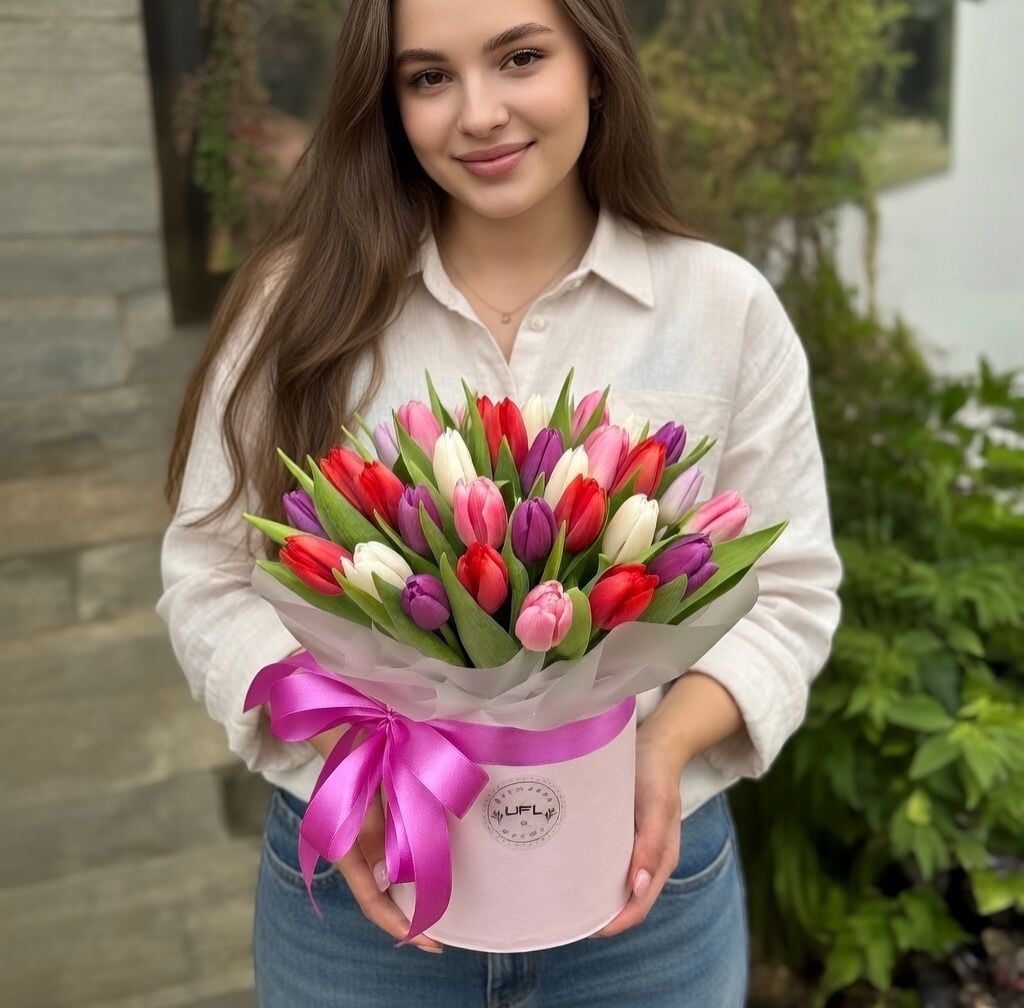 Product 25 tulips in a box