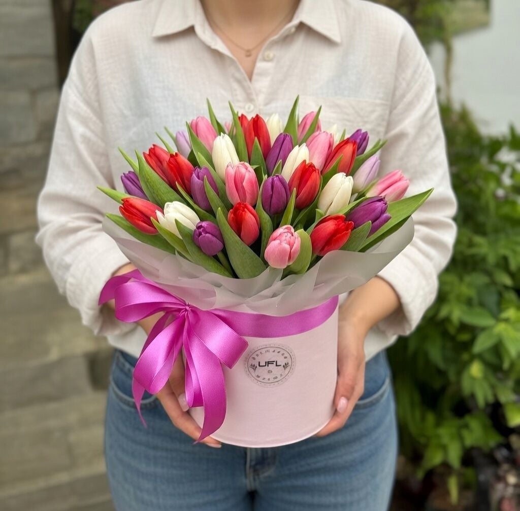 Product 25 tulips in a box