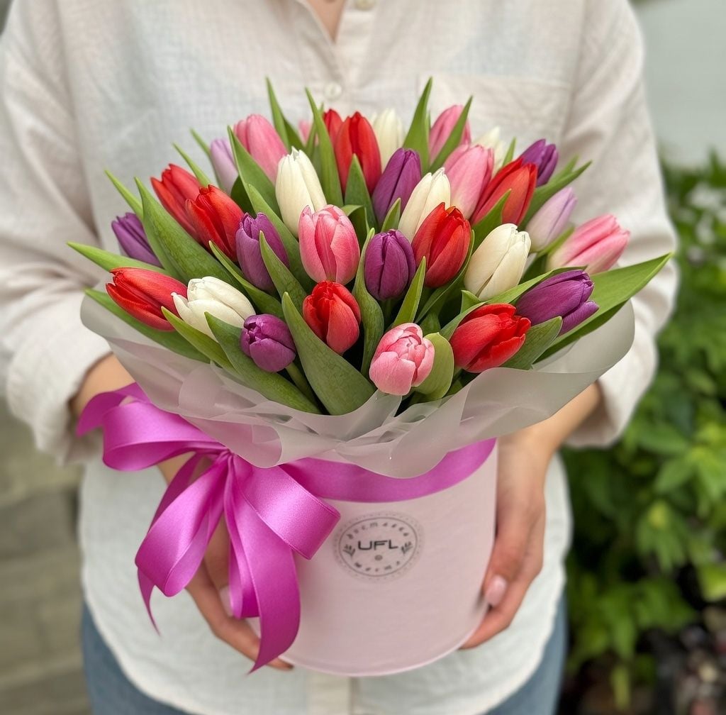 Product 25 tulips in a box