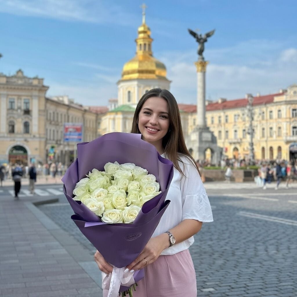 white rose (25 pcs.), packaging, ribbon