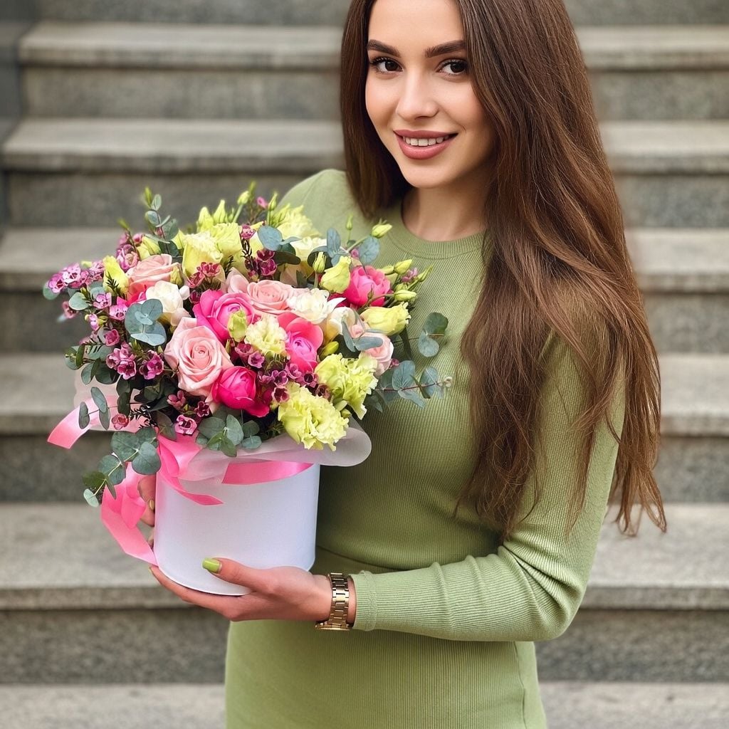 rose, eustoma, cream rose, freesia, chamelacium, eucalyptus, packaging, ribbon