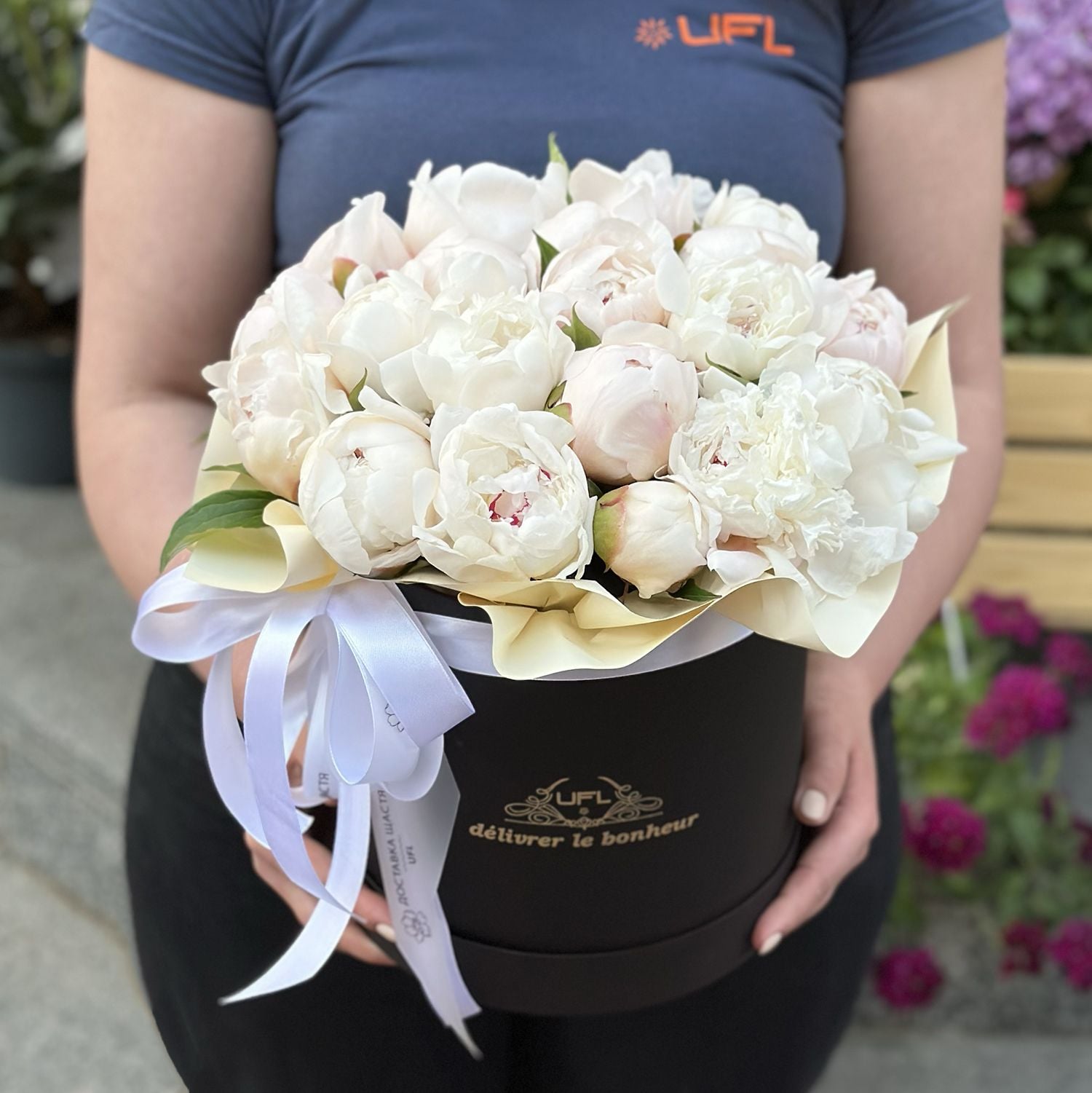 peony (21 pcs.), oasis, box, packaging, ribbon
