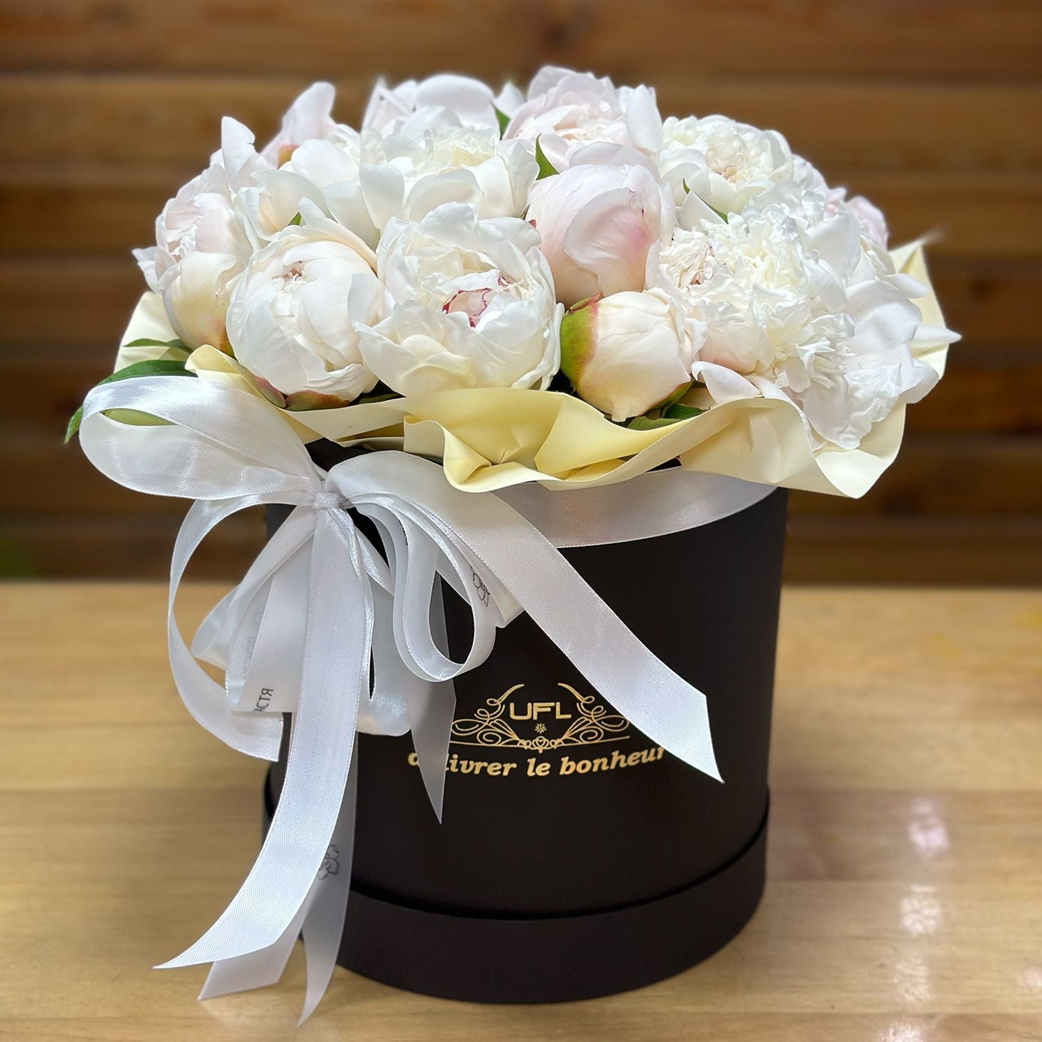 peony (21 pcs.), oasis, box, packaging, ribbon