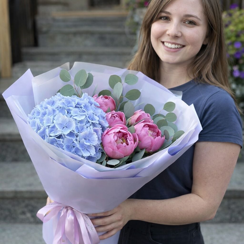 hydrangea, peony (7 pcs.), eucalyptus, packaging, ribbon