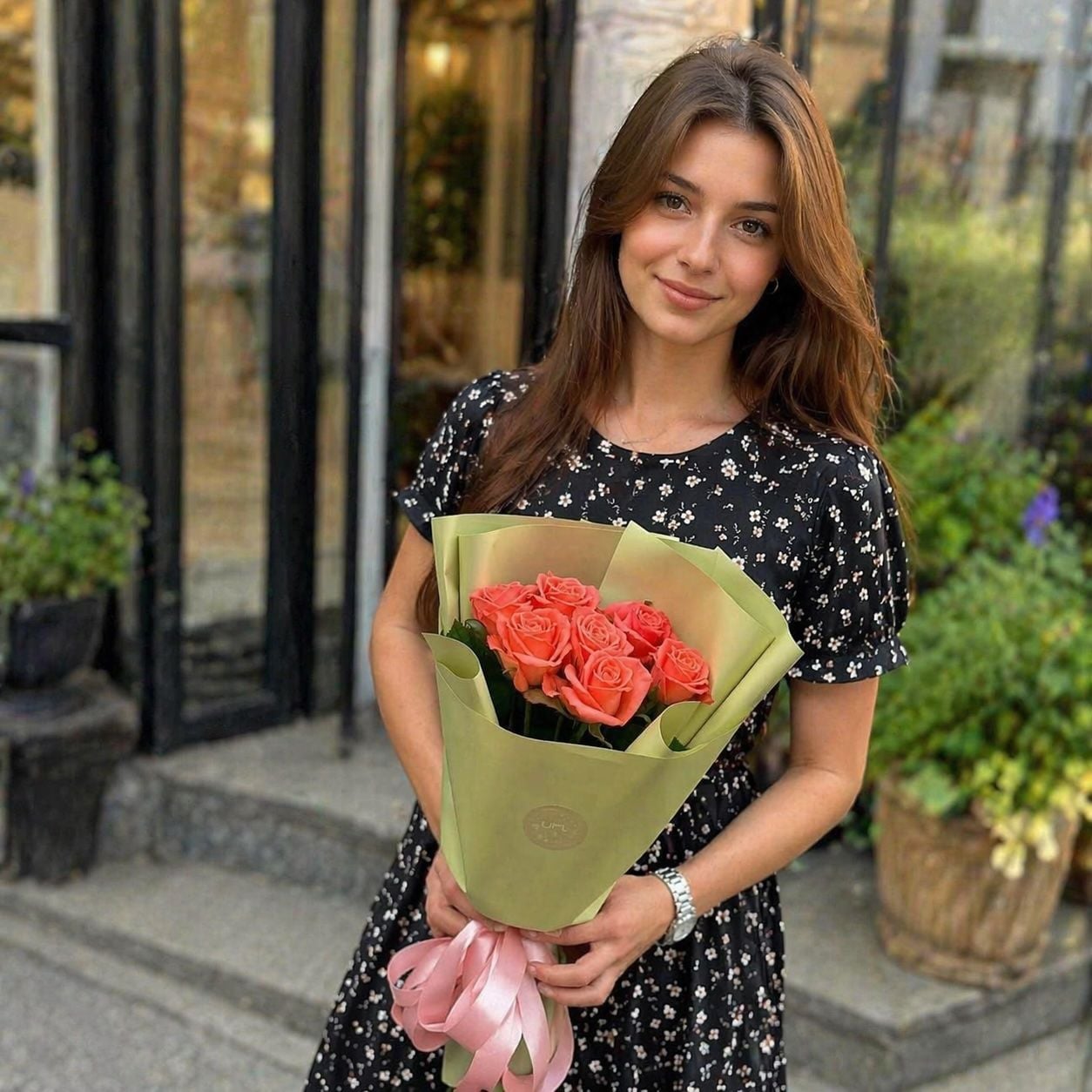 coral rose (7 pcs.), packaging, ribbon