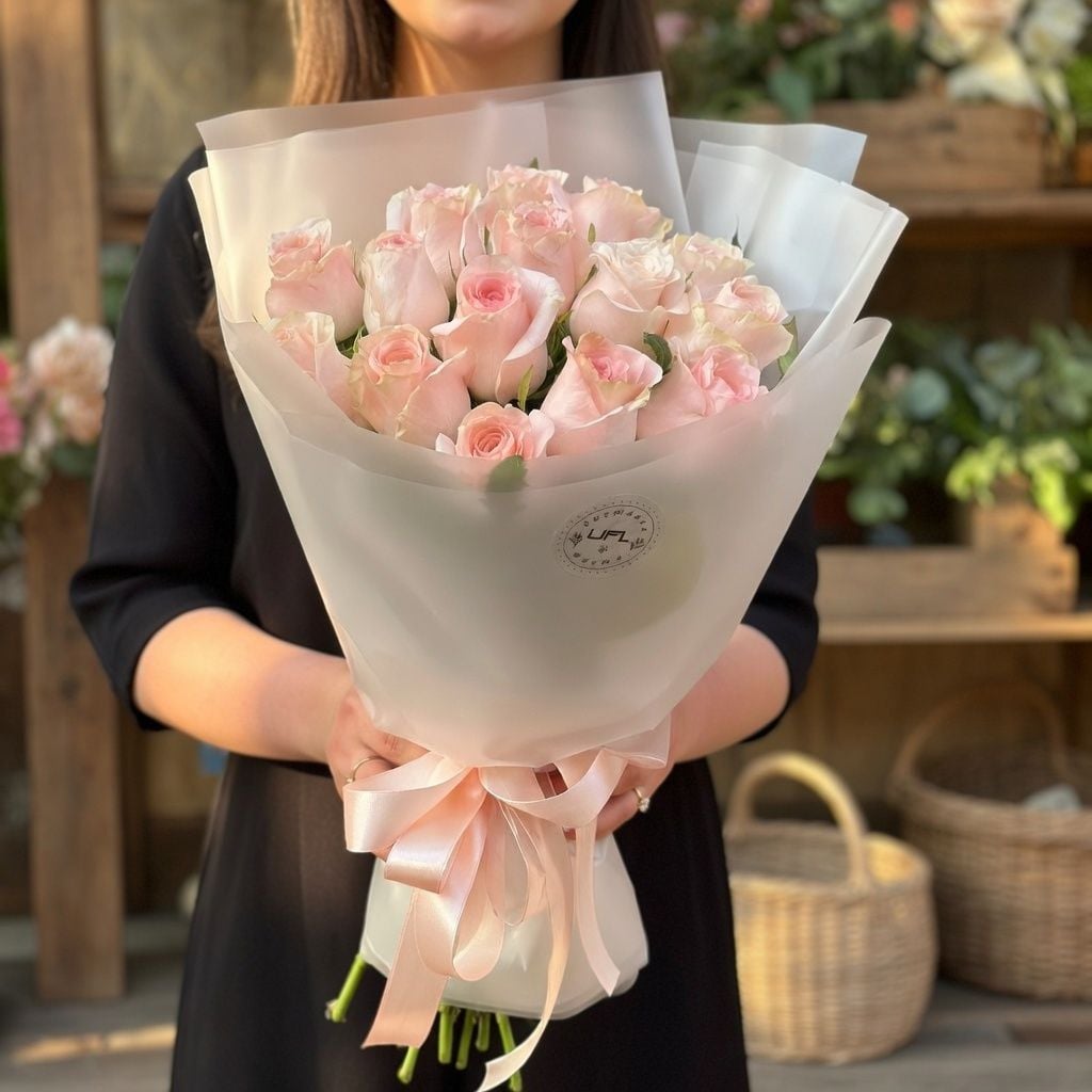 cream rose Kimberly (15 pcs.), packaging, ribbon