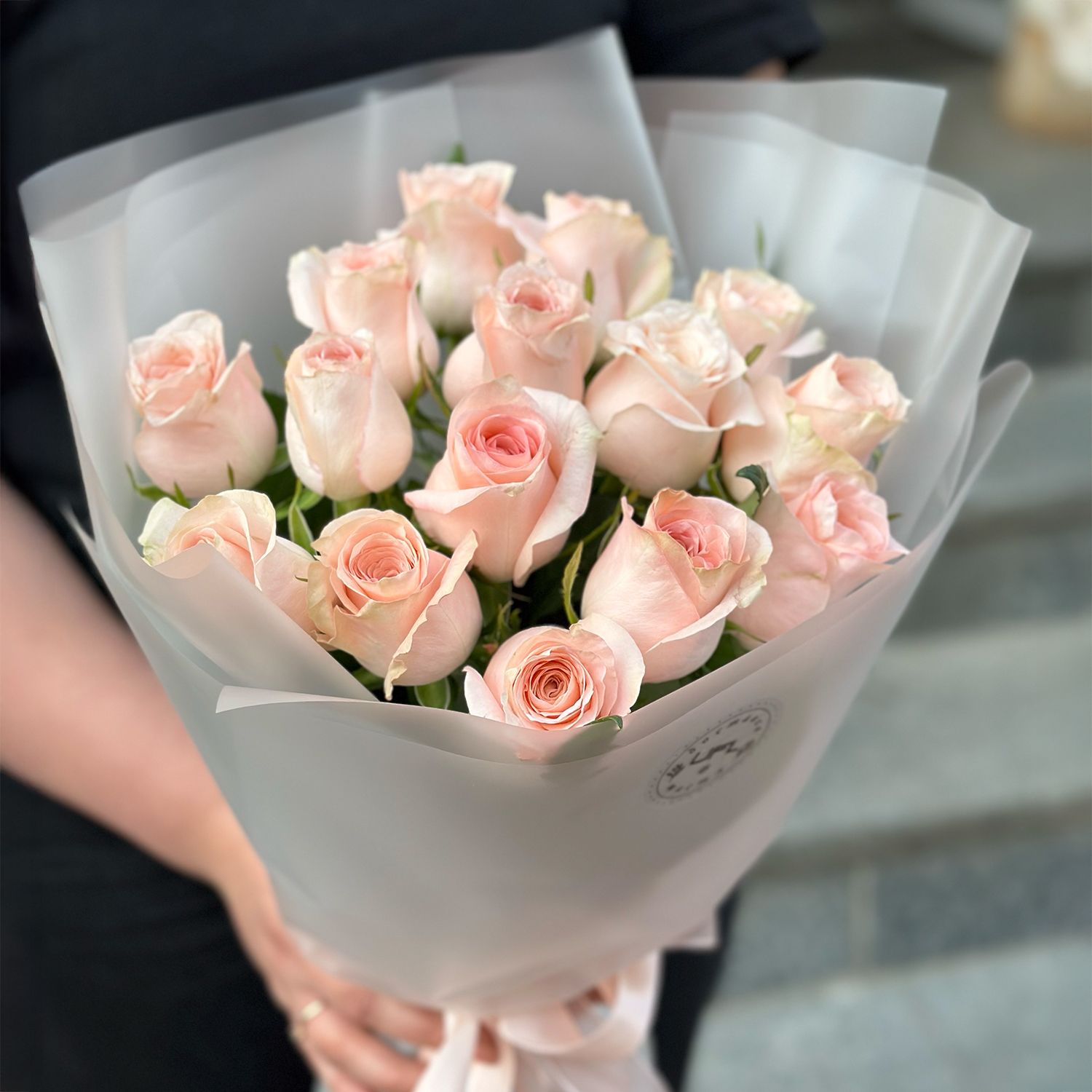 cream rose Kimberly (15 pcs.), packaging, ribbon