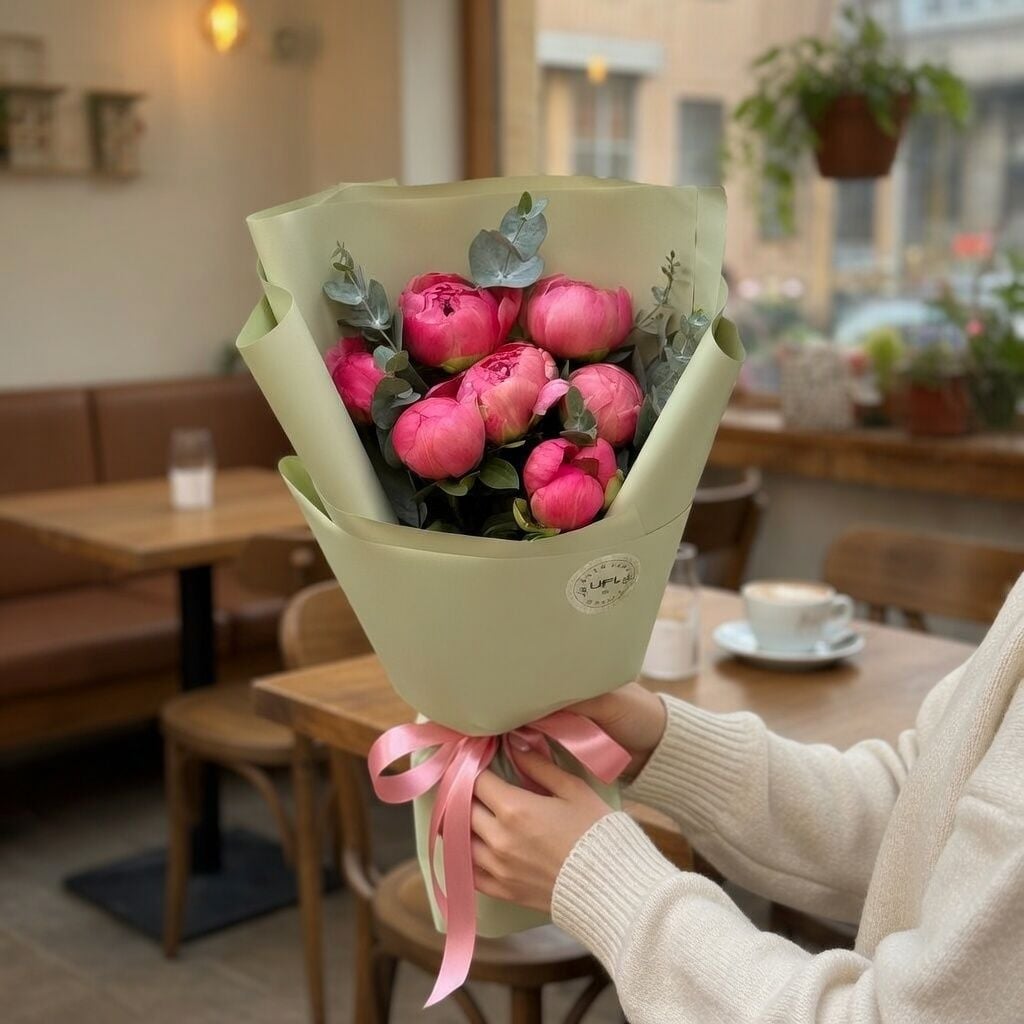 peony coral import (7 pcs.), eucalyptus, packaging, ribbon