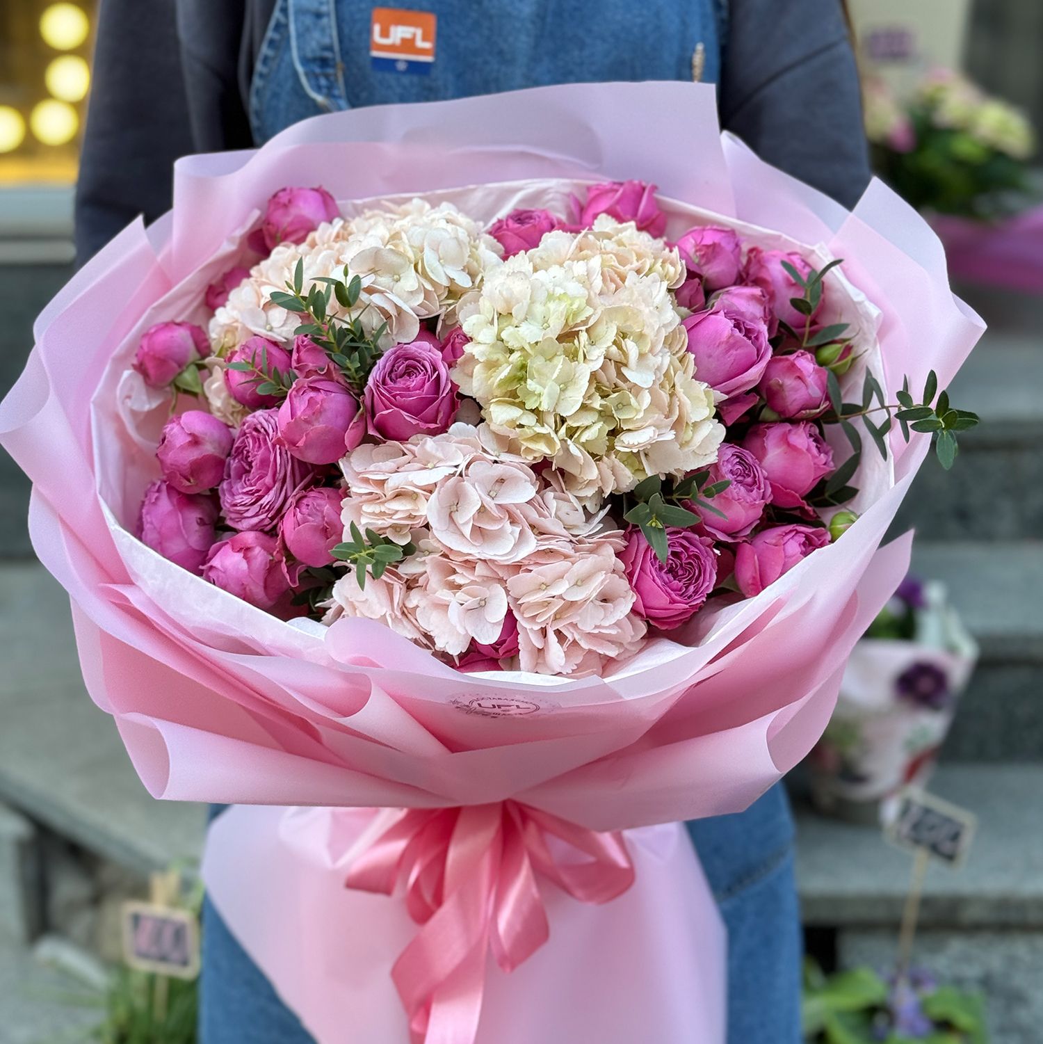 hydrangea, rose (9 pcs.), eucalyptus, packaging, ribbon