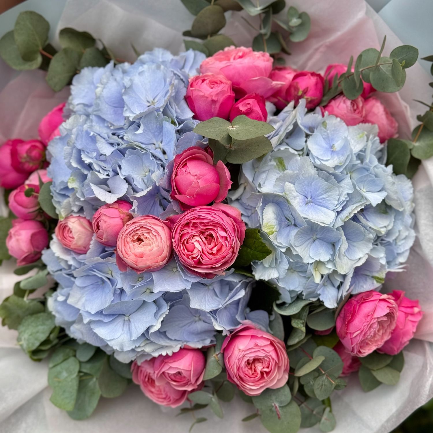 Bouquet Blue hydrangea and roses