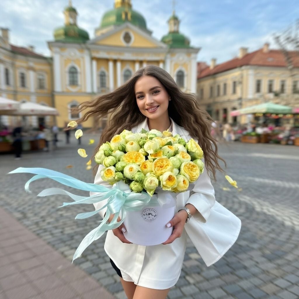 Bouquet Yellow spray roses in a box