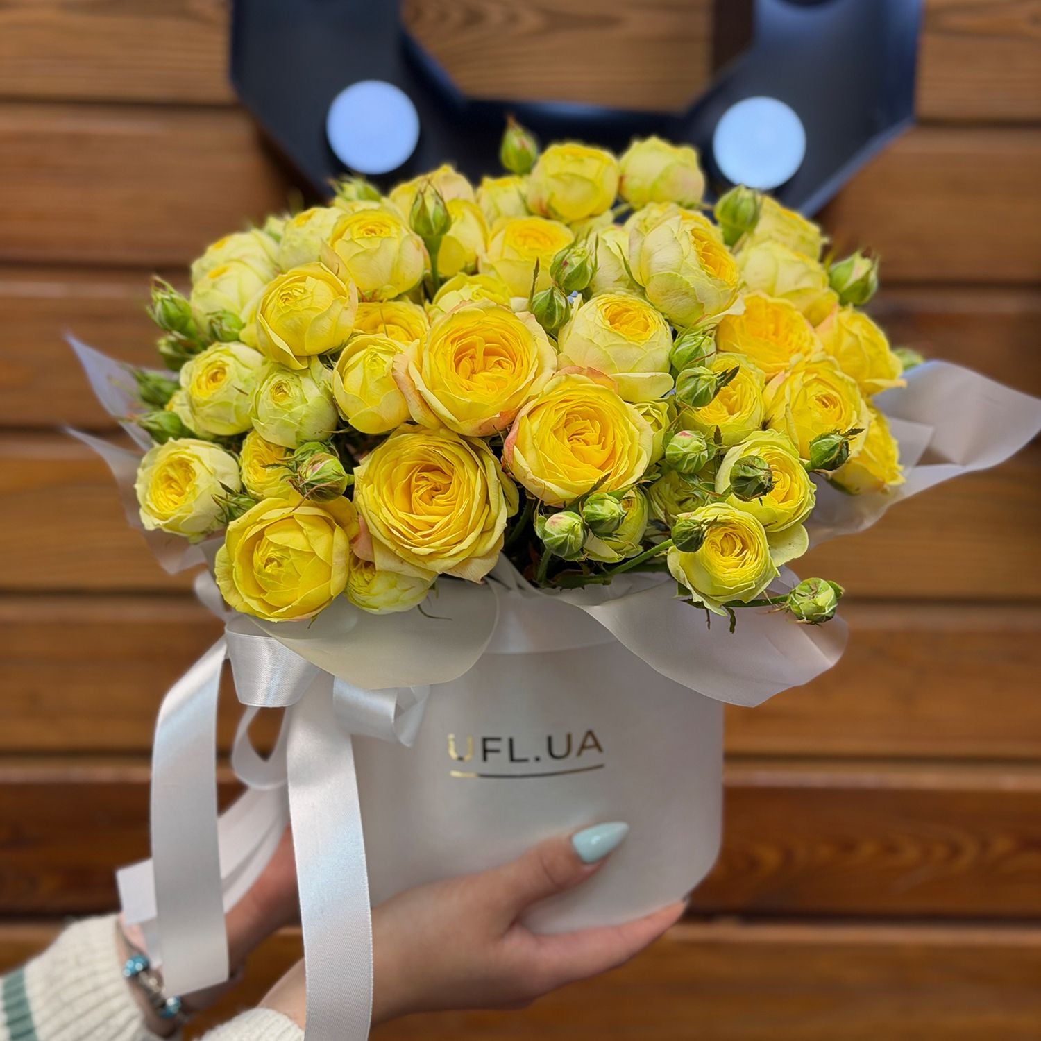 Bouquet Yellow spray roses in a box