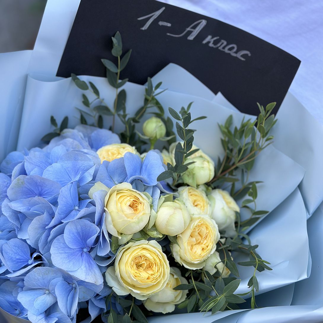 hydrangea, rose (3 pcs.), eucalyptus, packaging, ribbon
