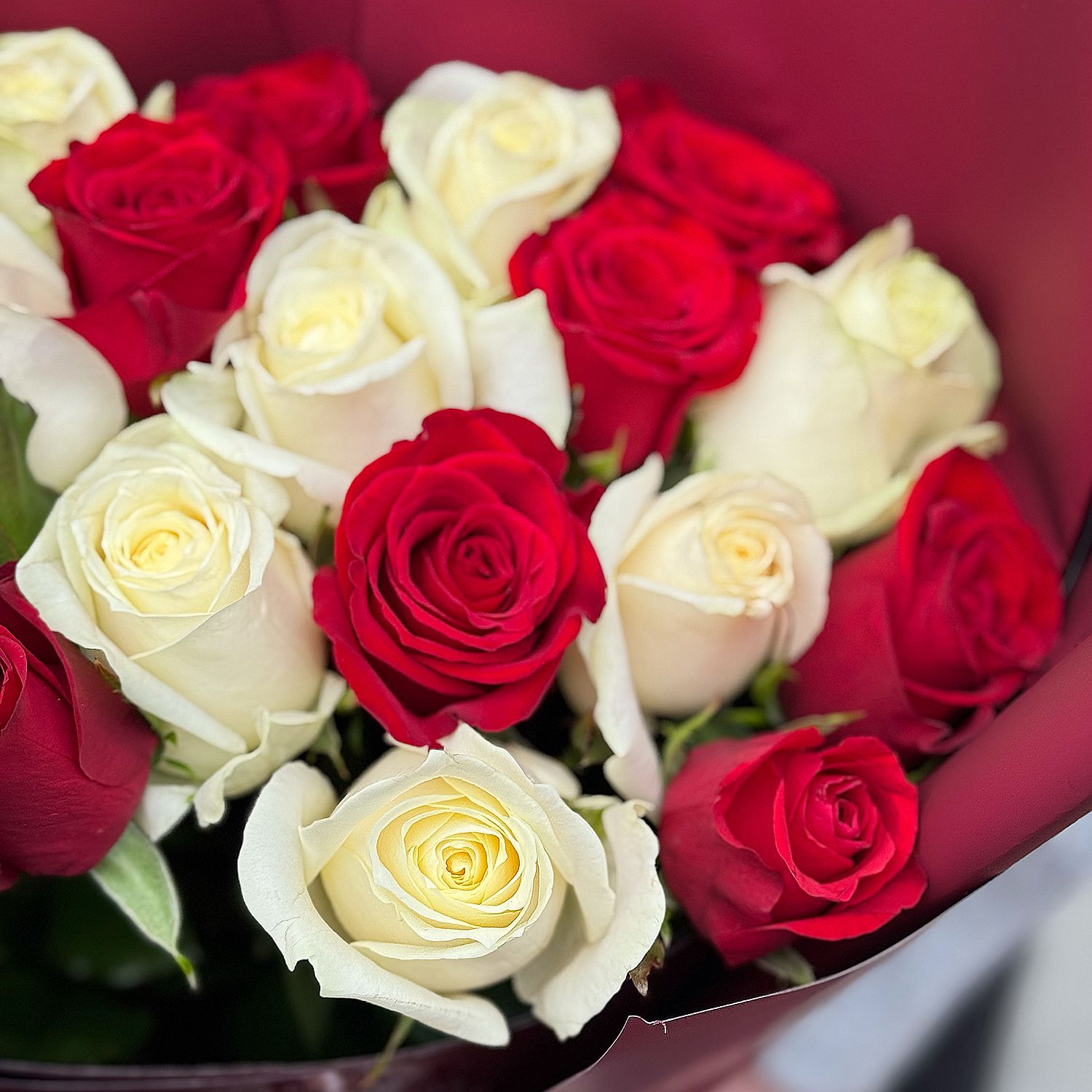 Bouquet 21 red and white roses