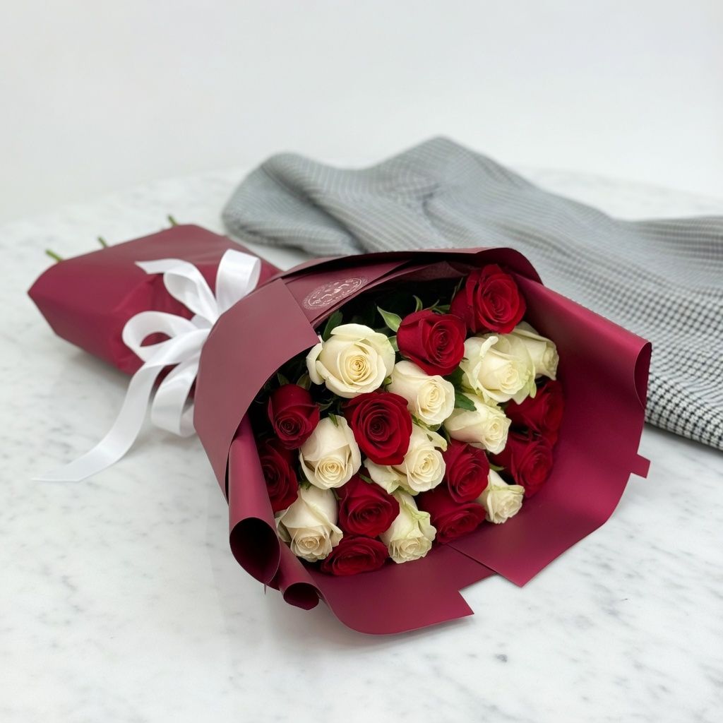 Bouquet 21 red and white roses