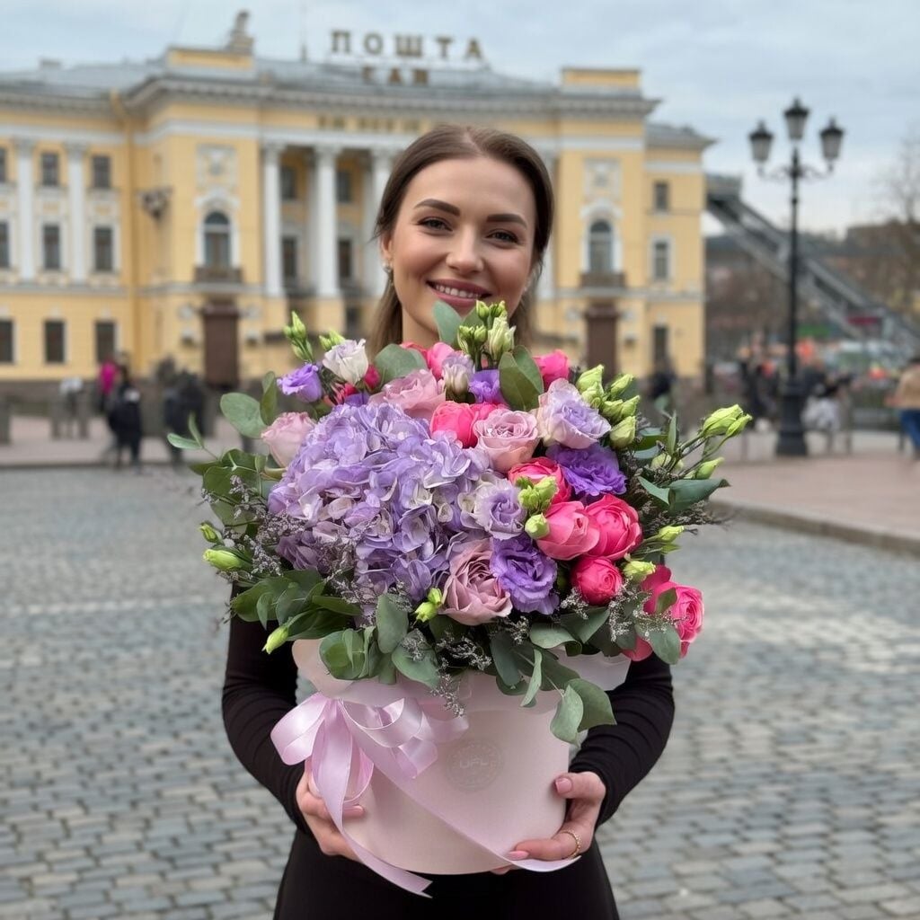 Bouquet Flowers in a box Amethyst