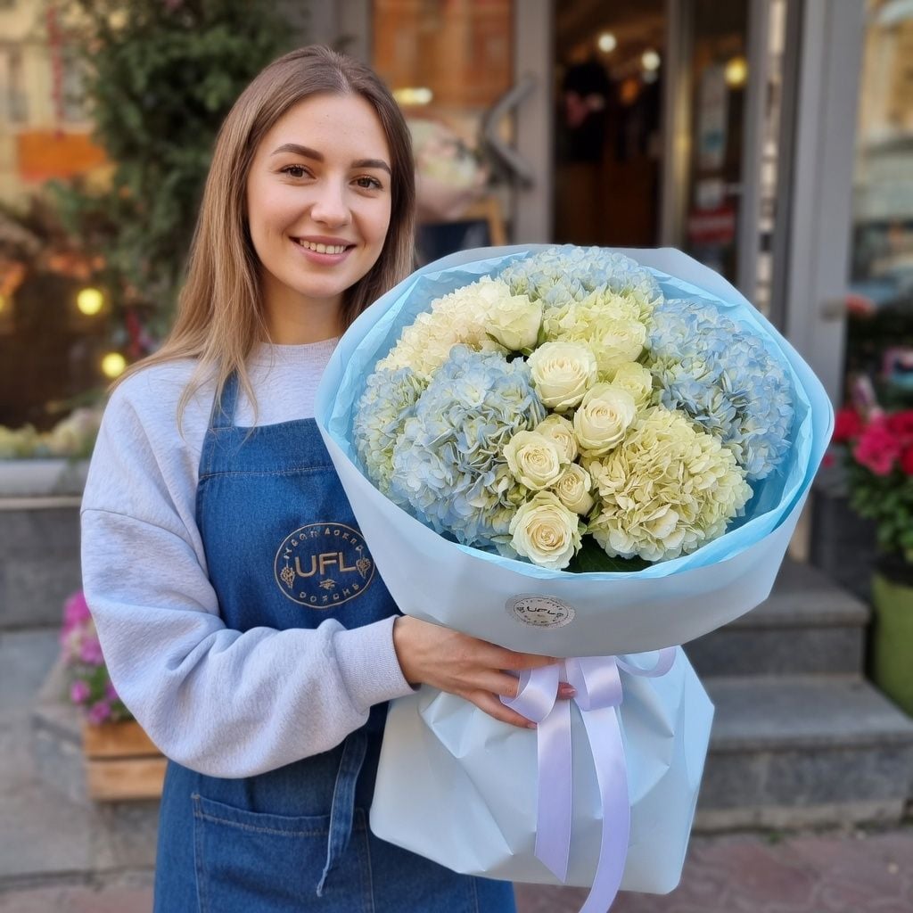 Bouquet Sky bouquet of hydrangea and roses