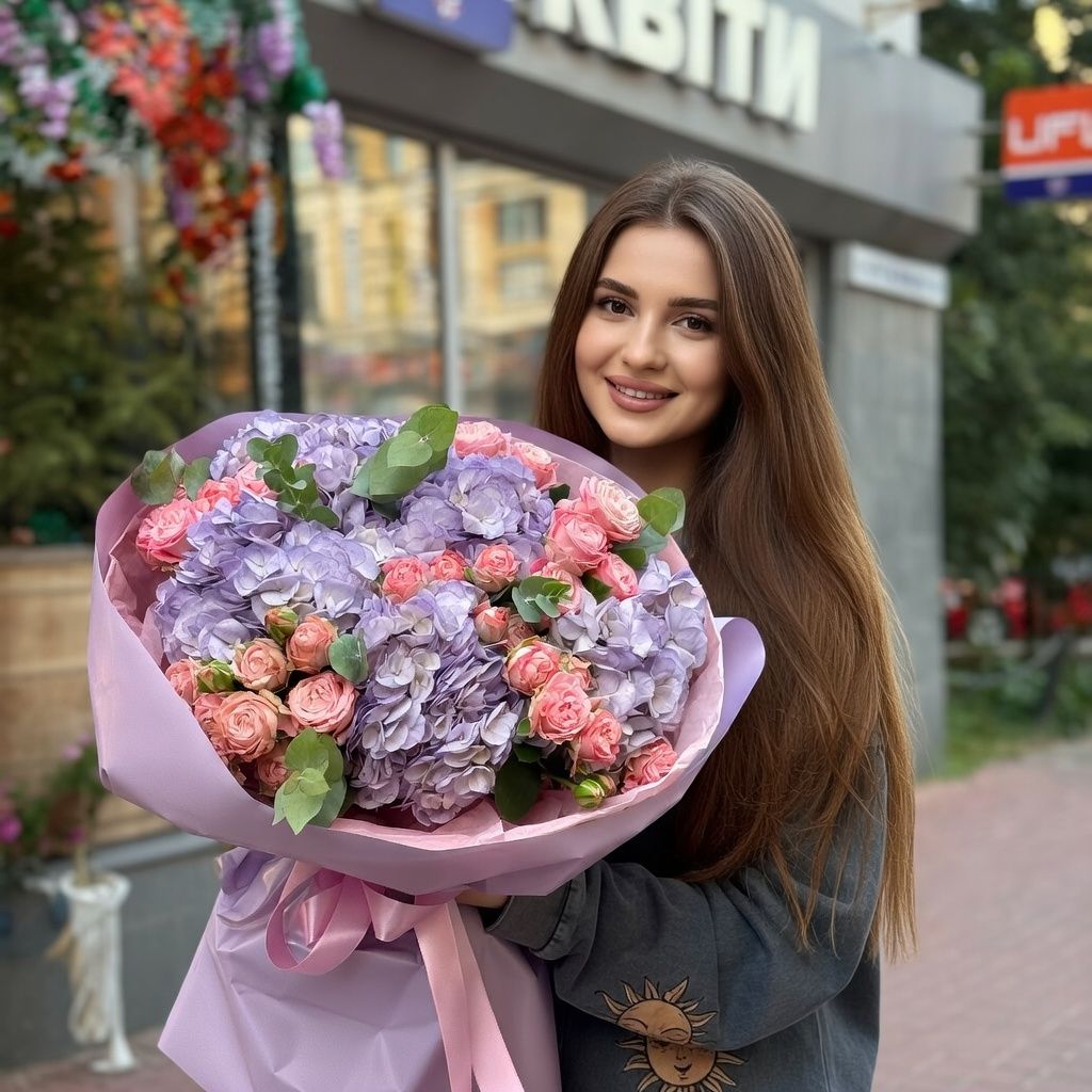 Bouquet Lavender bouquet of hydrangea and roses