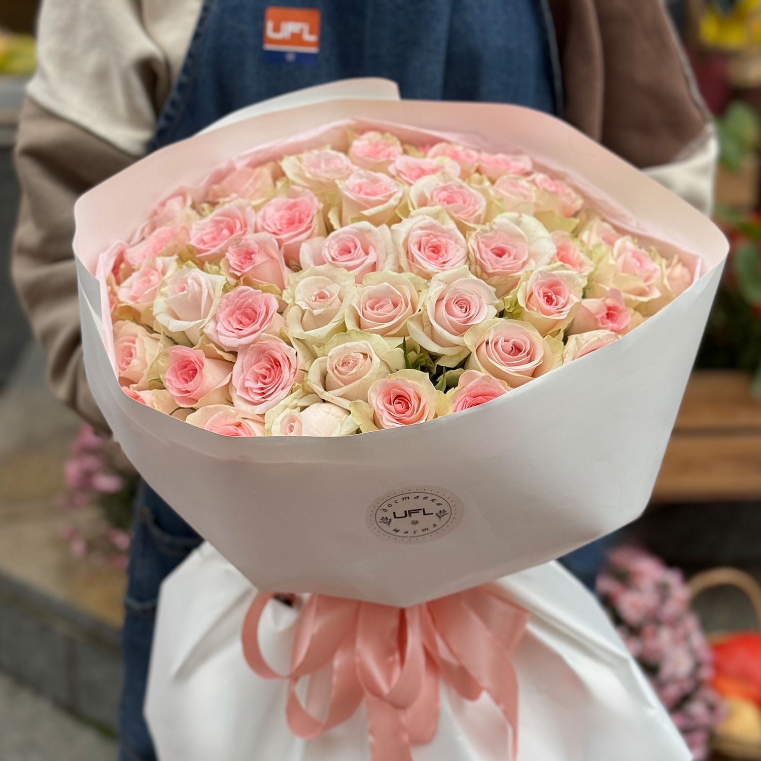 Bouquet 51 pink roses Kenia