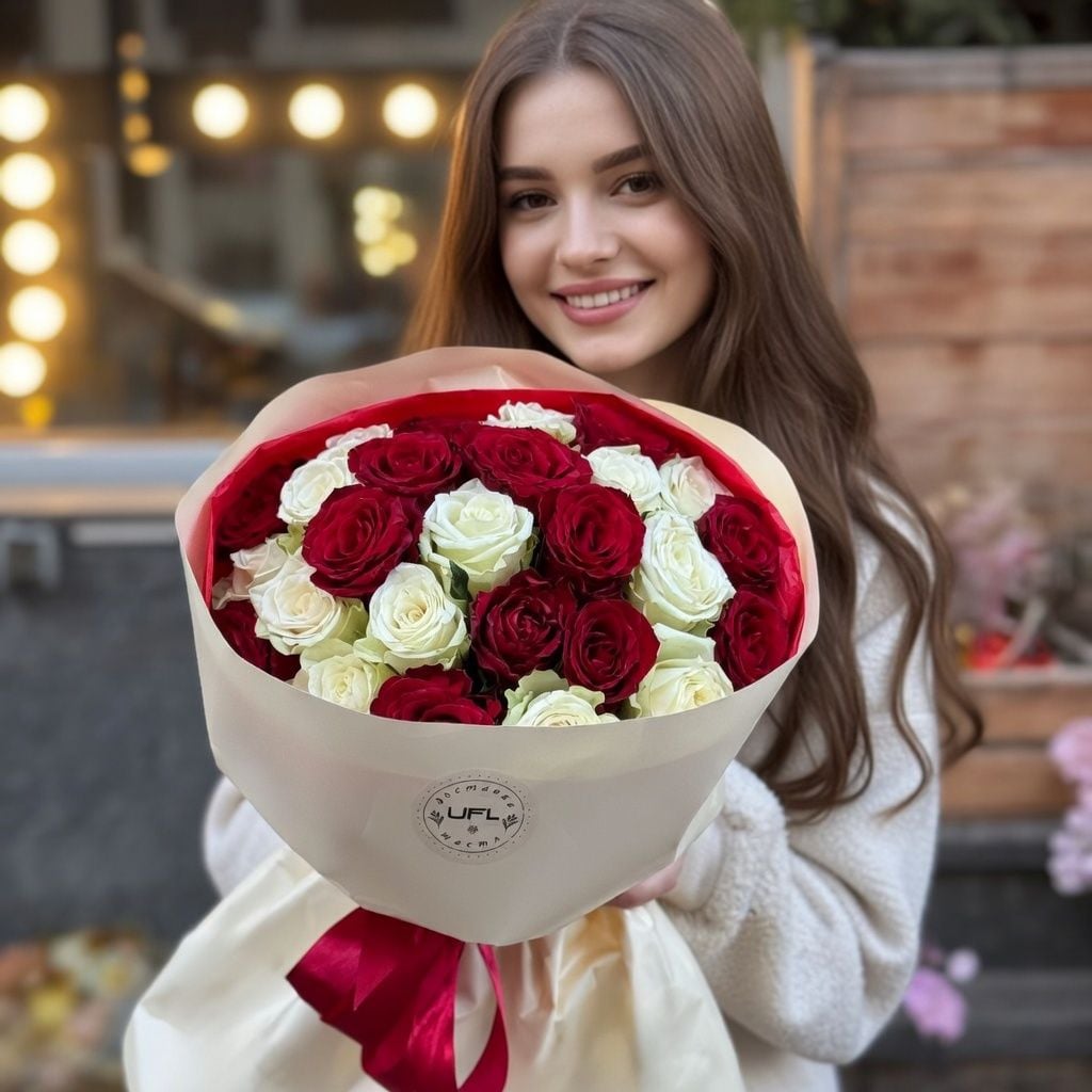 Bouquet  25 red and white roses Kenia