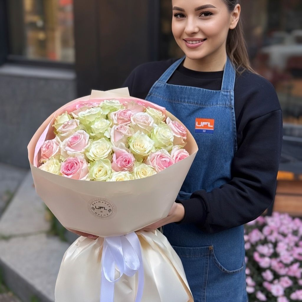 Bouquet  25 pink and white roses Kenia