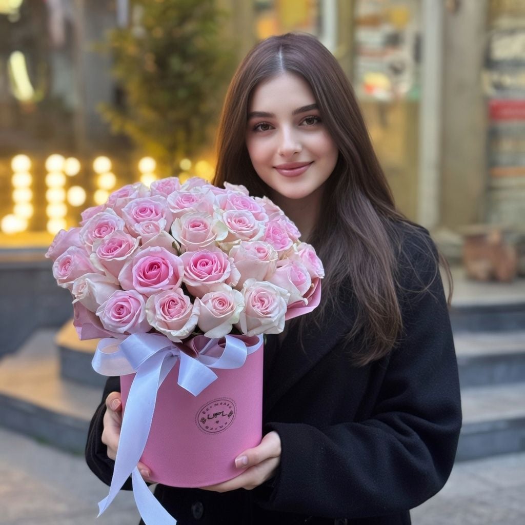 Bouquet Pink roses in a box 29pcs