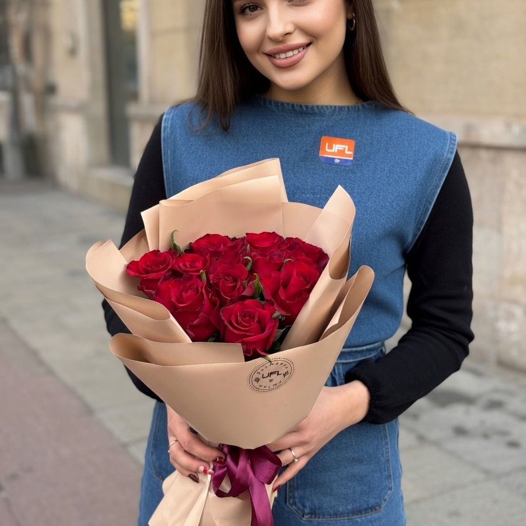 Bouquet 11 red roses Kenia