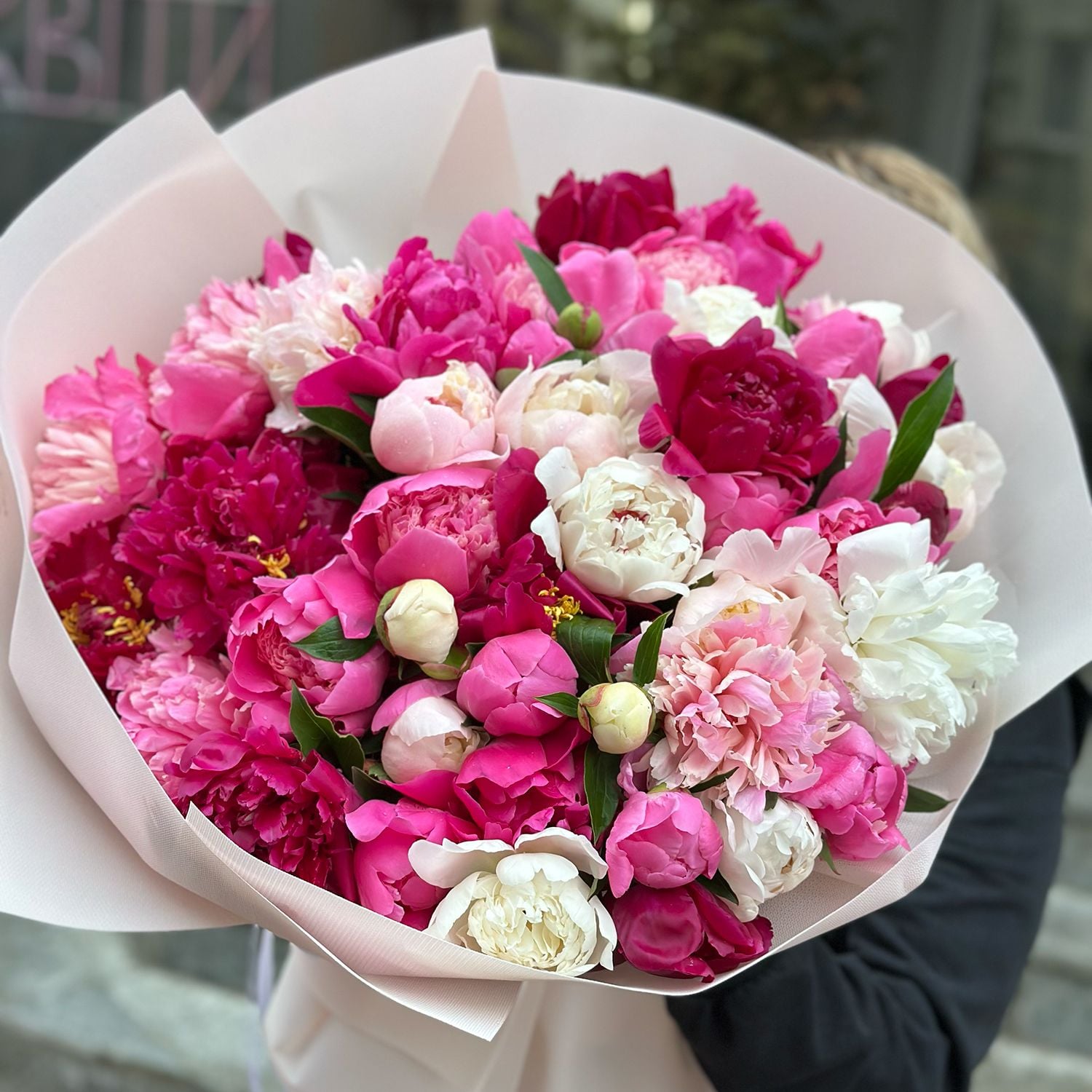 Bouquet 51 peonies mixed