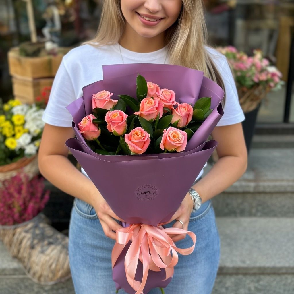 aspidistra, rose (9 pcs.), packaging, ribbon