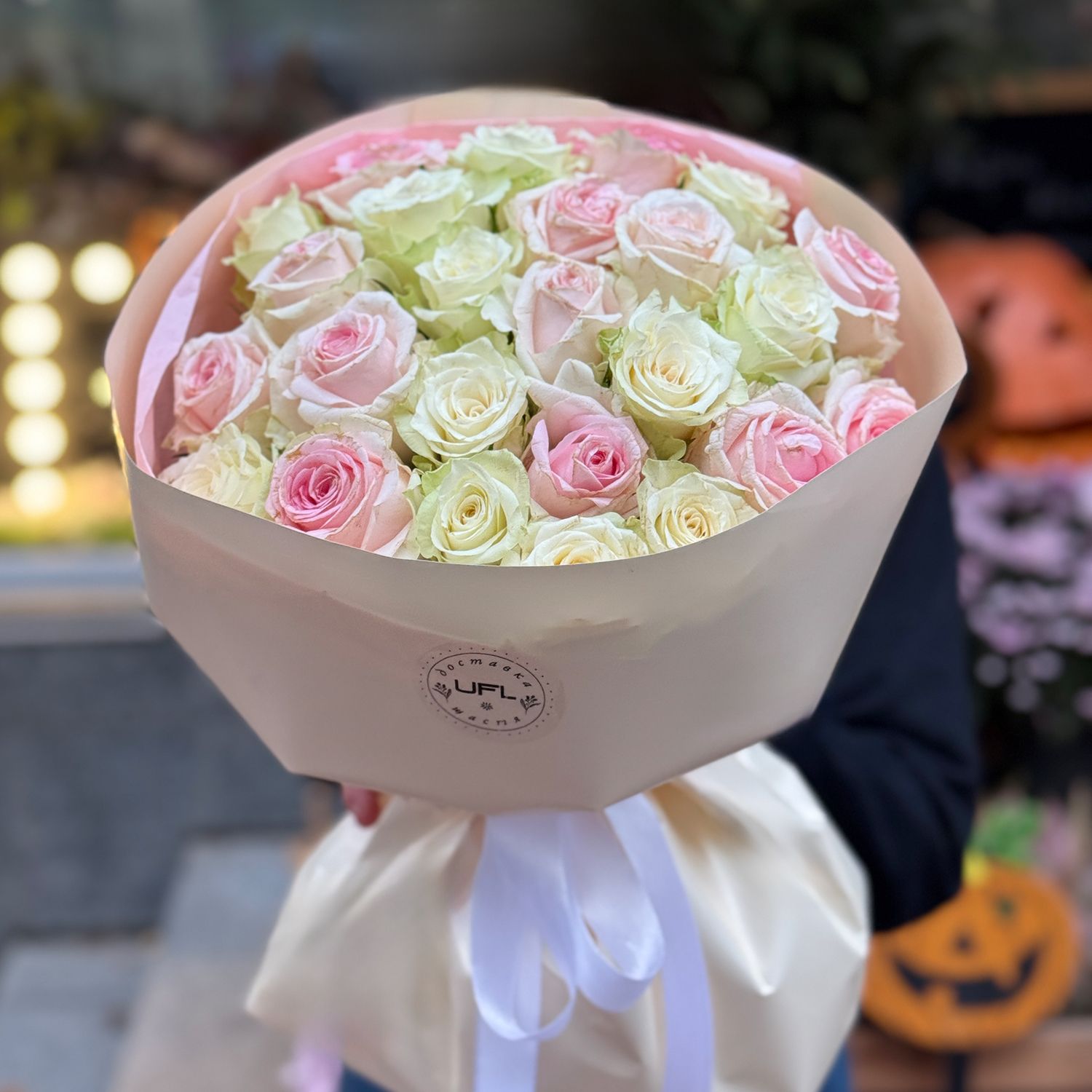 Bouquet  25 pink and white roses Kenia