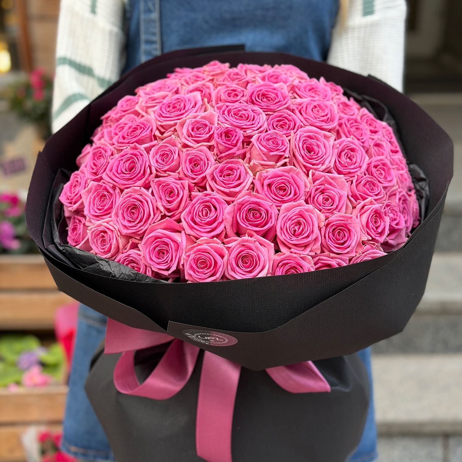 pink rose (101 pcs.), packaging, ribbon