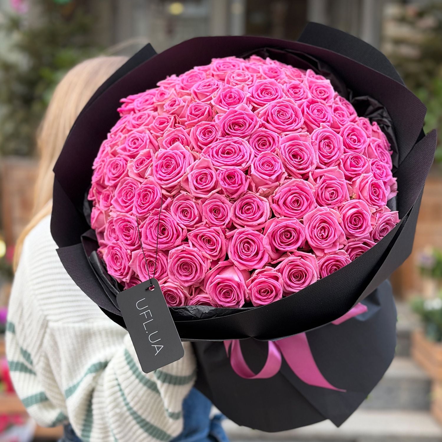 pink rose (101 pcs.), packaging, ribbon