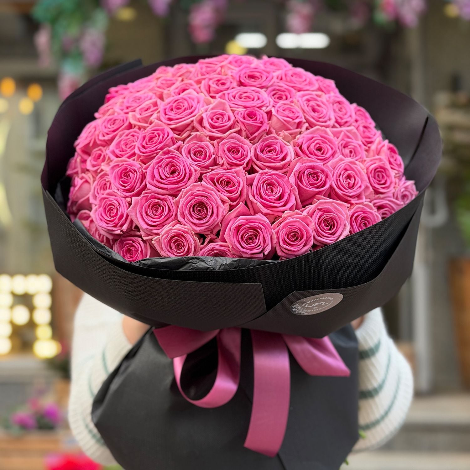 pink rose (101 pcs.), packaging, ribbon