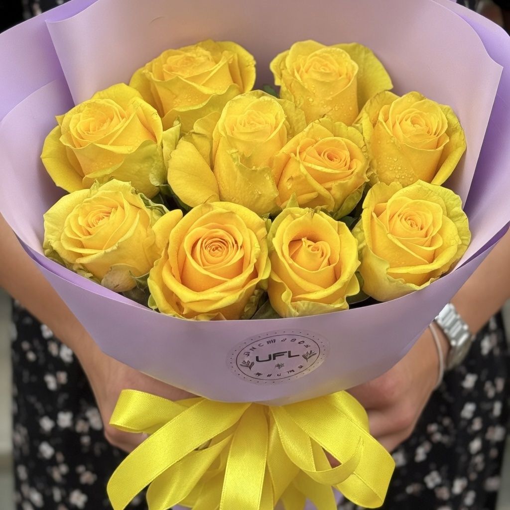 yellow rose (7 pcs.), packaging, ribbon