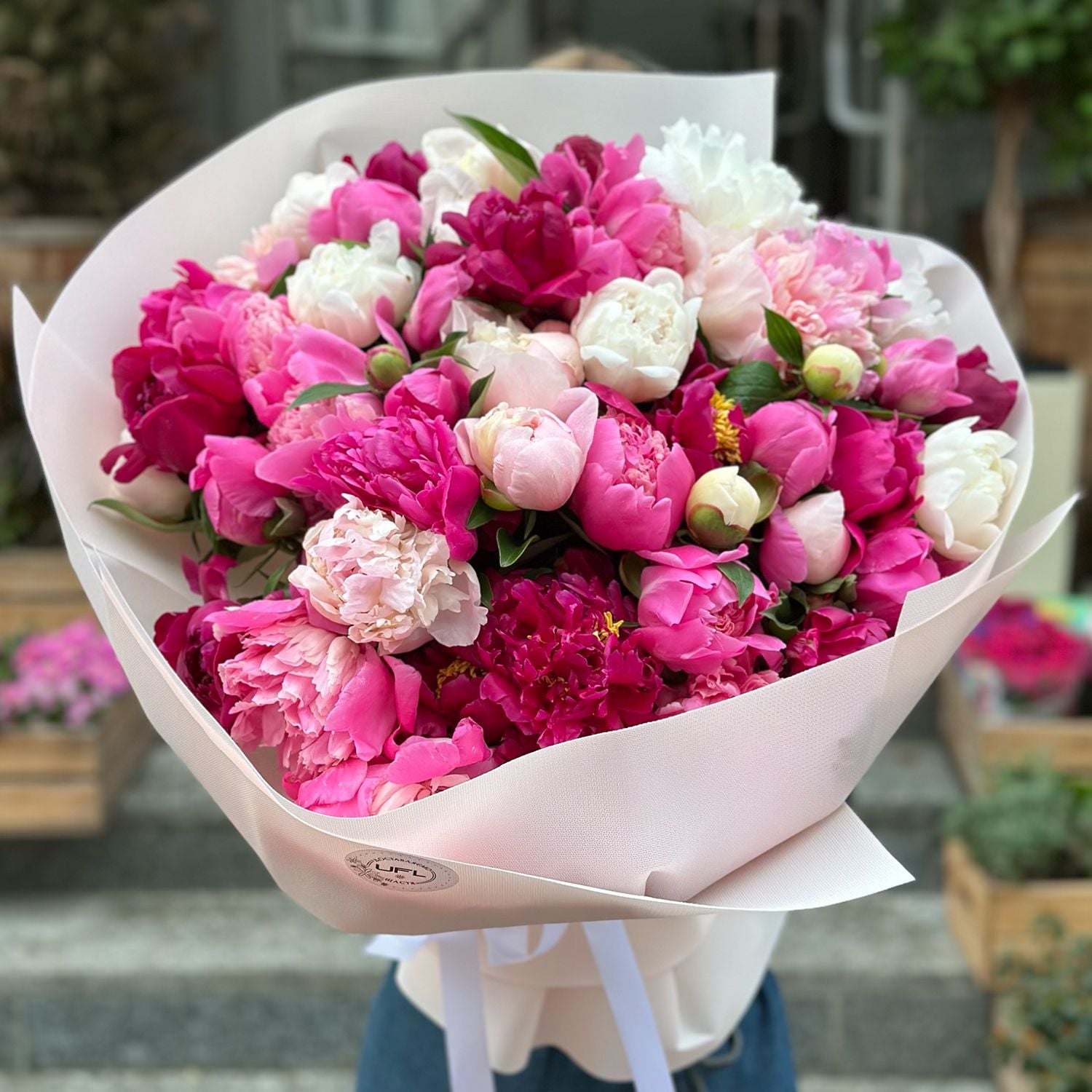 Bouquet 51 peonies mixed