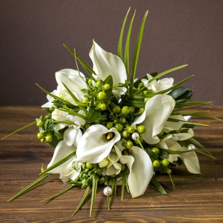 Buy a beautiful bouquet of callas and freesia with delivery