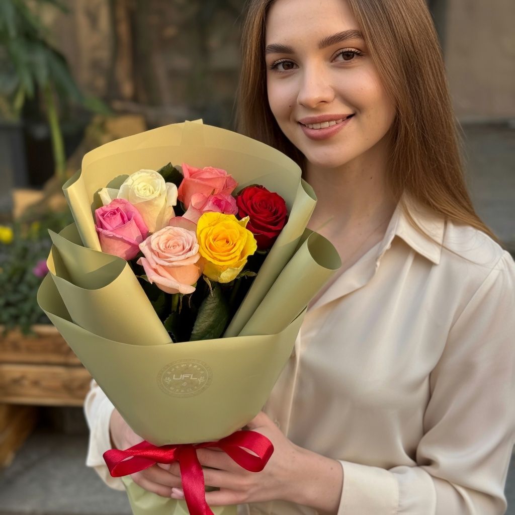 Bouquet 7 multi color roses