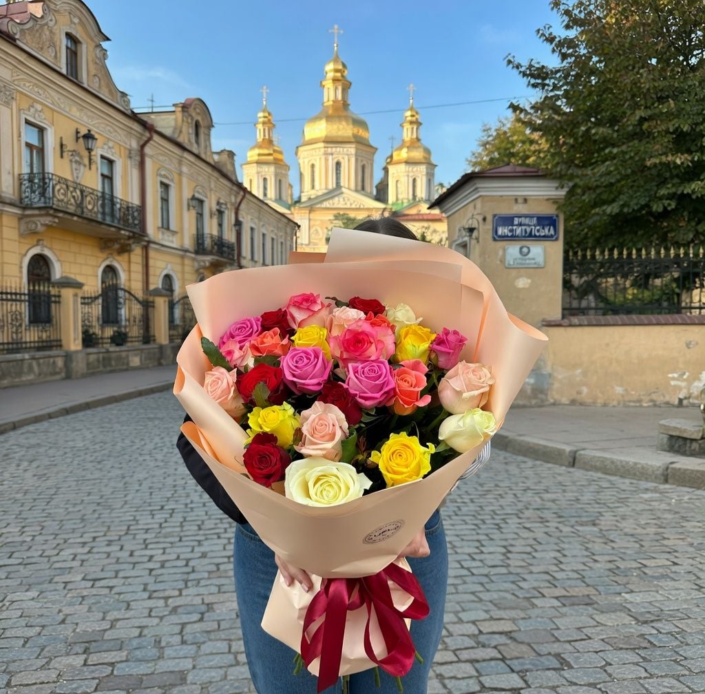 red rose (4 pcs.), pink rose (4 pcs.), yellow rose (4 pcs.), white rose (4 pcs.), cream rose, packaging, ribbon, coral rose, packaging, ribbon, jumilia rose