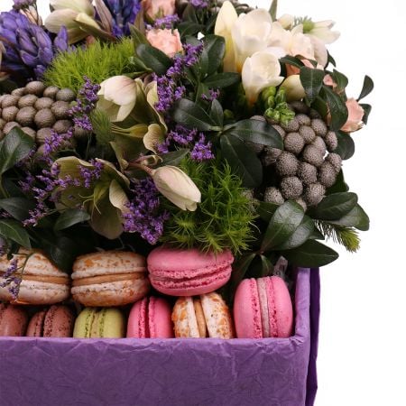 Order bouquet of flowers with delivery