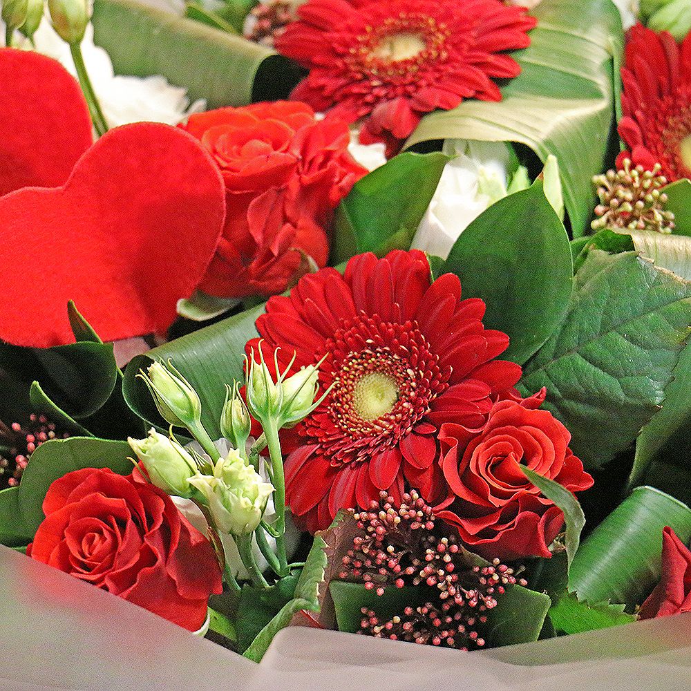 Order a bouquet «by florist's choice on Valentine's Day» with delivery