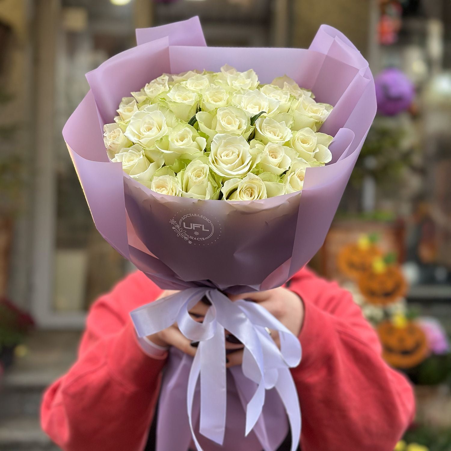 white rose (25 pcs.), packaging, ribbon