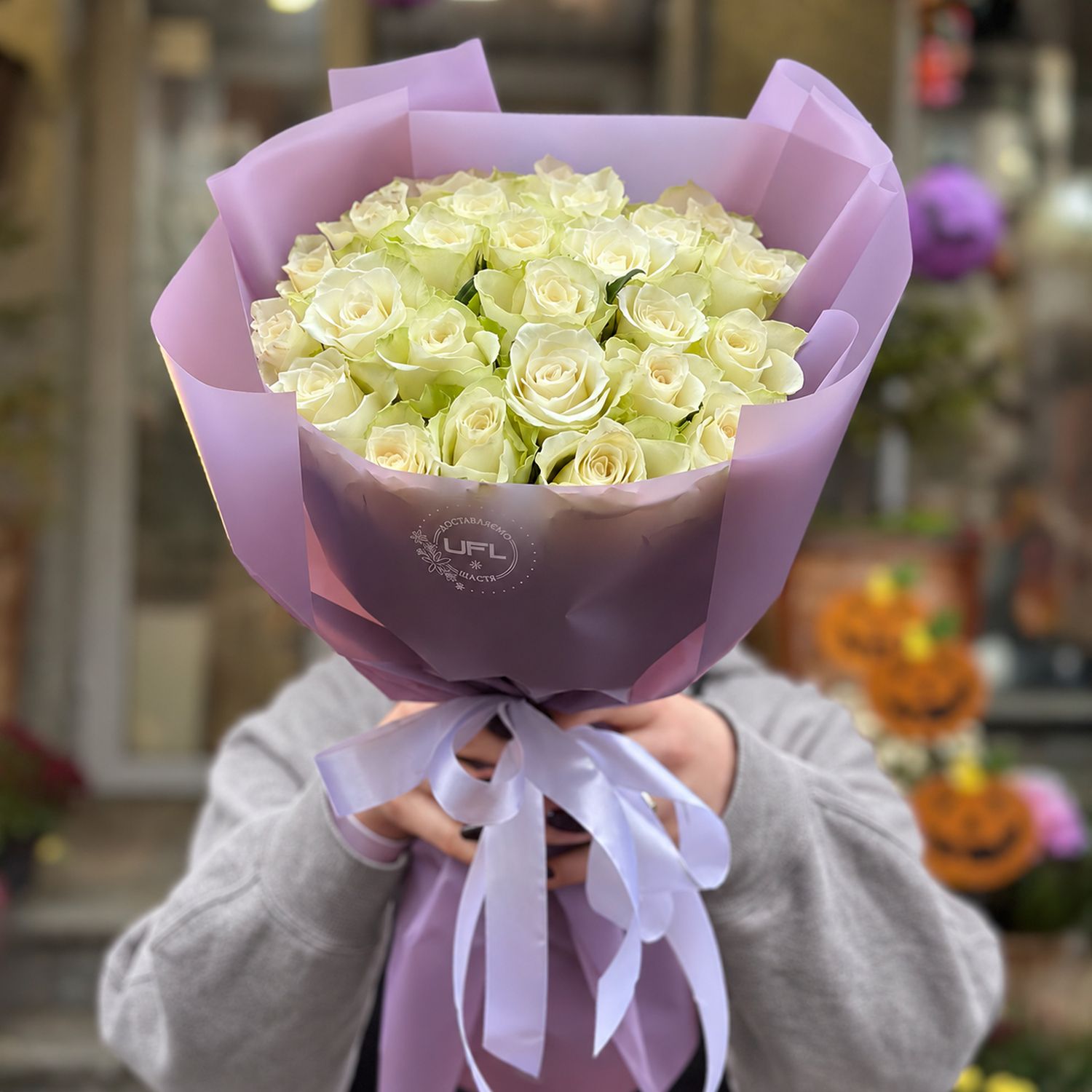 white rose (25 pcs.), packaging, ribbon