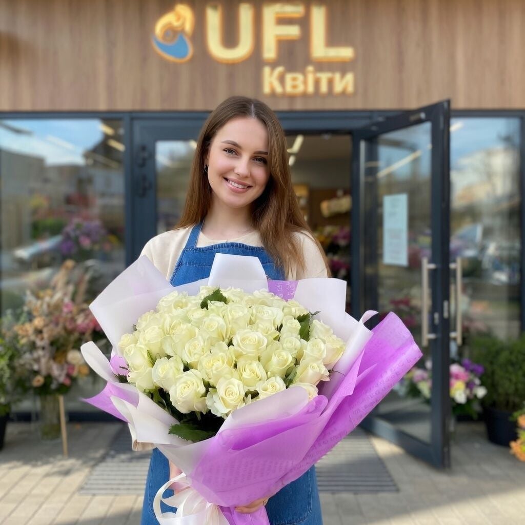 white rose (51 pcs.), packaging, ribbon