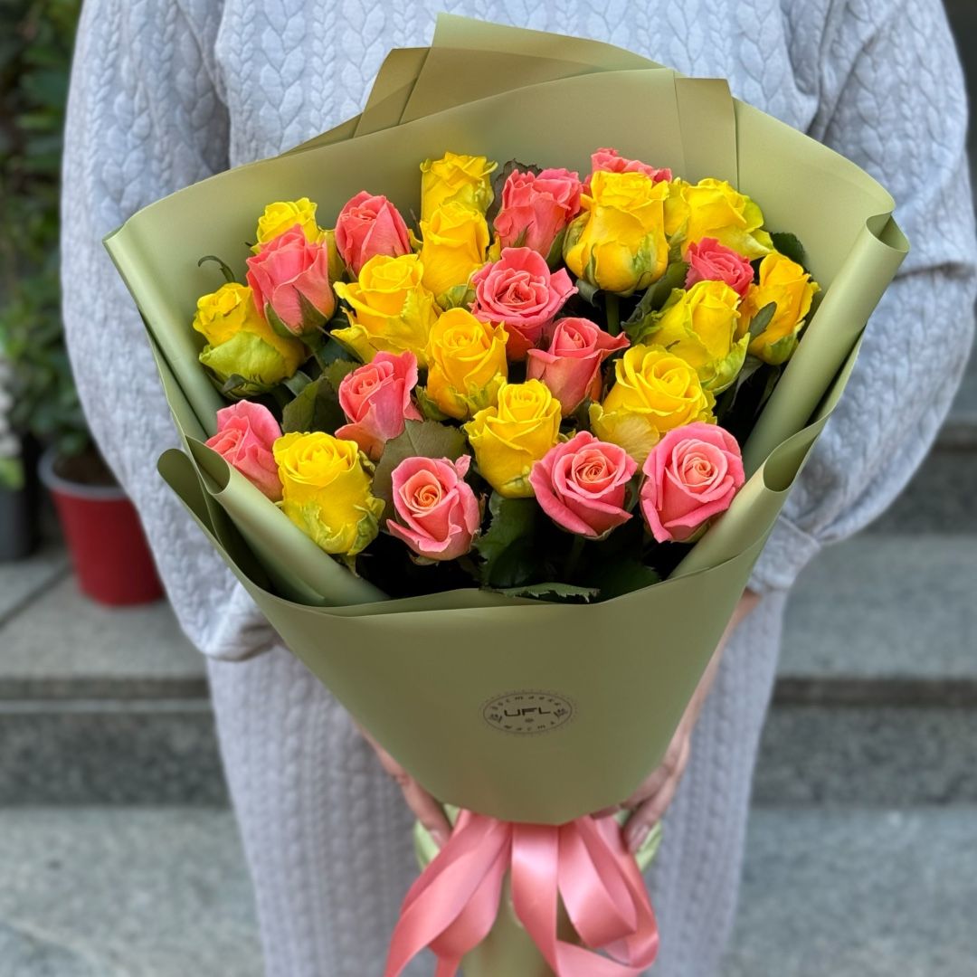 yellow rose (13 pcs.), packaging, ribbon