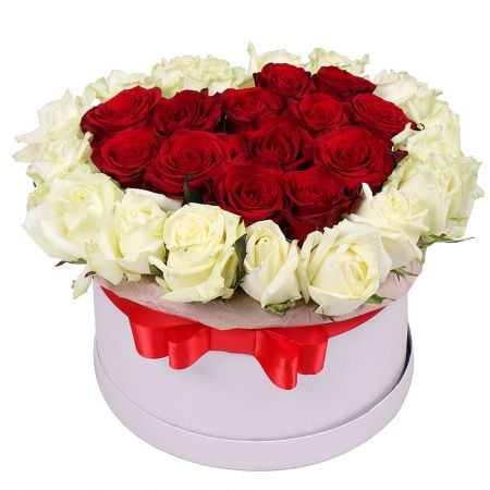 Heart of roses, rose heart, white red roses, white red bouquet, heart of flowers, roses in box