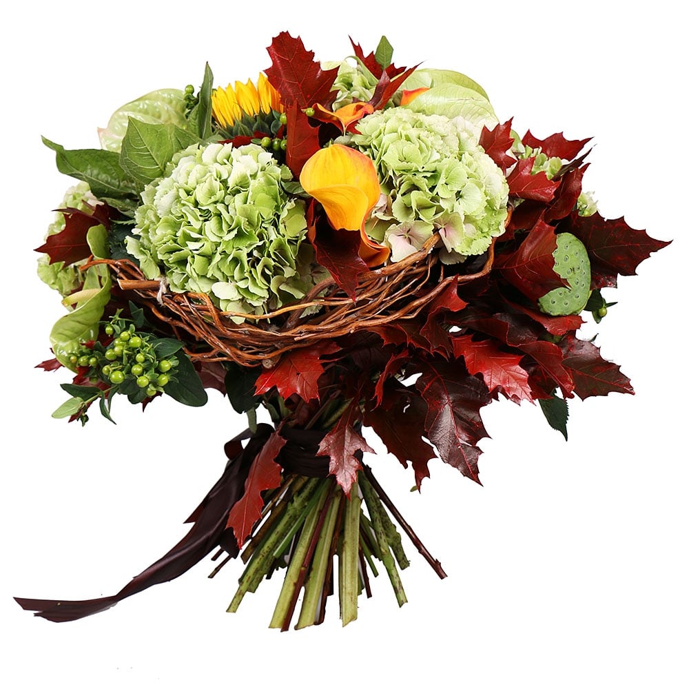 The boquet Sweet November, autumn bouquet, bouquet of sunflowers, bouquet of autumn leaves. bright b