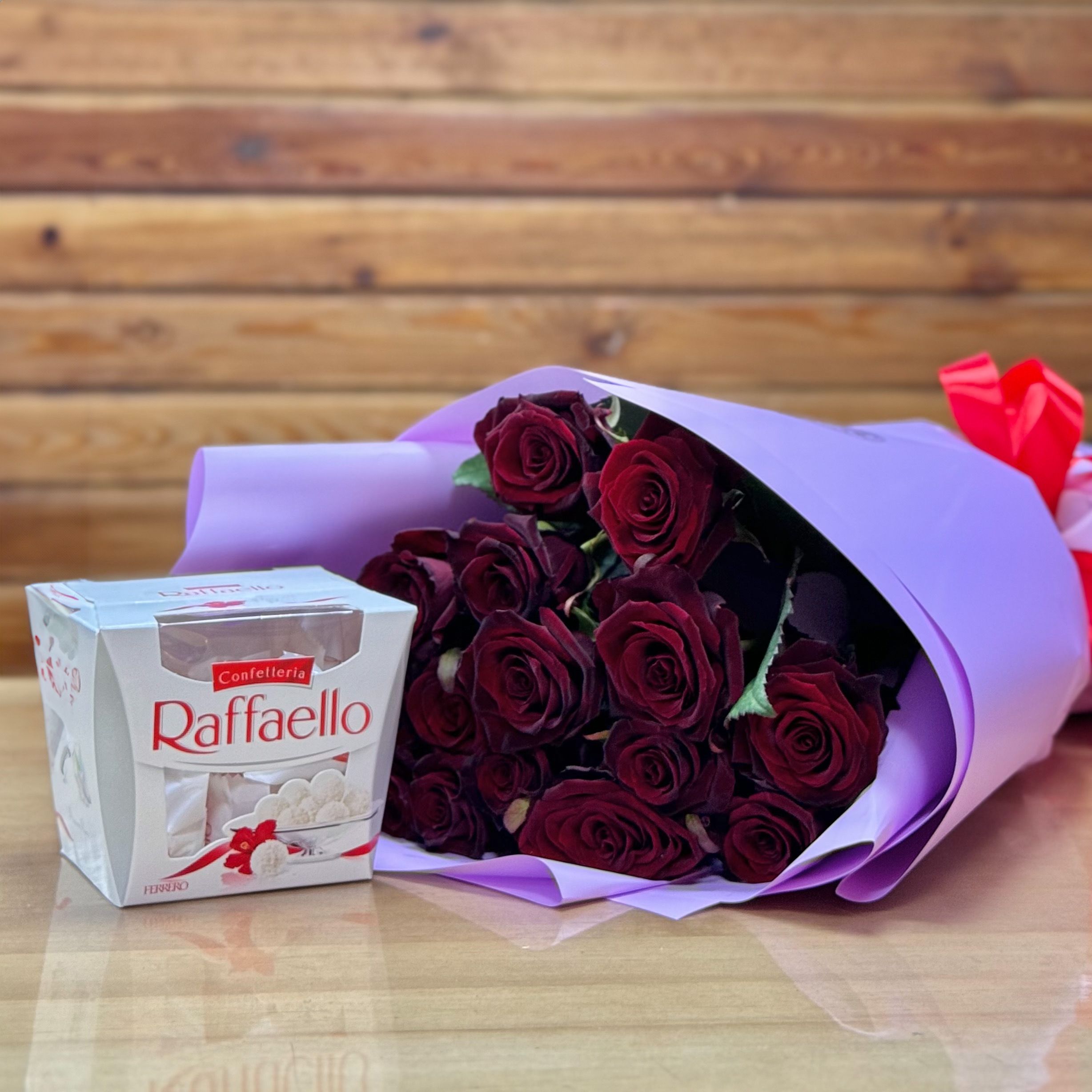 Bouquet 15 red roses + rafaello