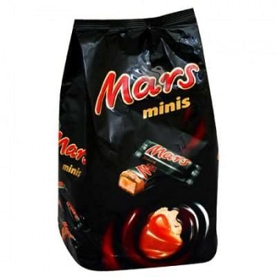 Order packing of chocolate bars ''Mars'' in the company of the flowers delivery 