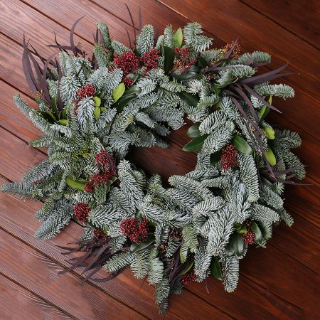 Product Wreath of fresh spruce and skimmia